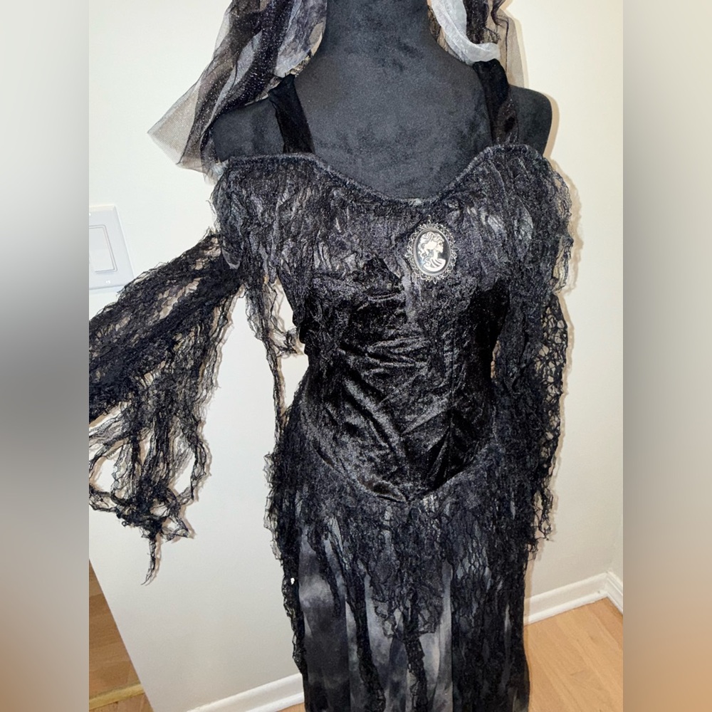 Cementery Bride Strapless Black and Gray Dress - Picture 6 of 8